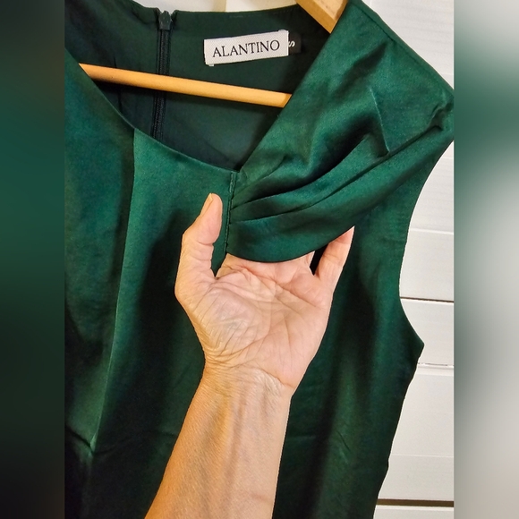 Women’s dressing 👗 - Picture 3 of 8